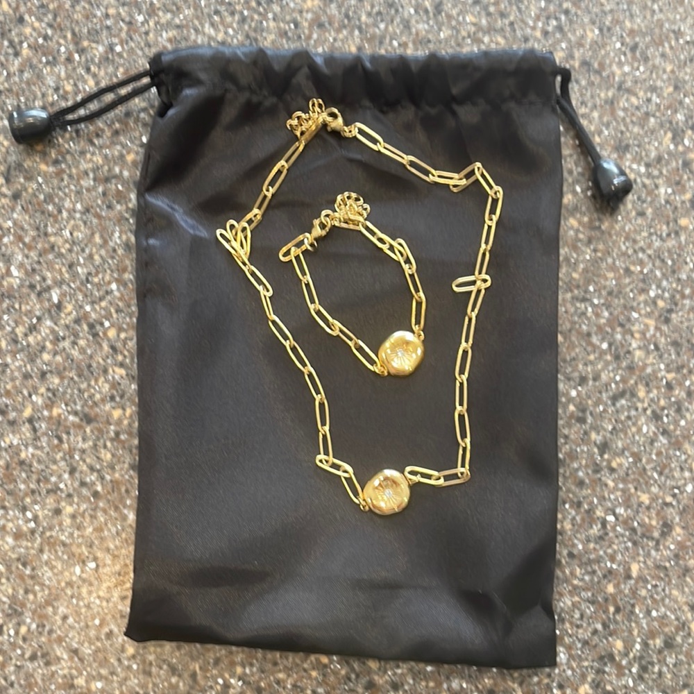 Gold necklace and bracelet set
